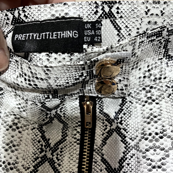 Pretty Little Thing Faux Leather Pants Sz 10 Pull On White Snake reptile PU - Picture 4 of 7